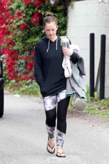 Minka Kelly feet photo thumbnail