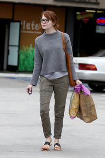 Emma Stone feet photo thumbnail