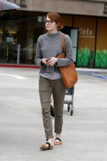 Emma Stone feet photo thumbnail