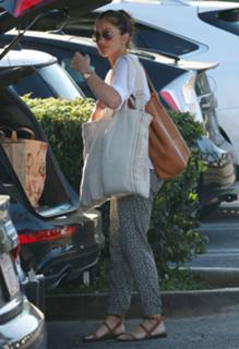 Minka Kelly feet photo thumbnail