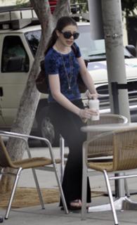 Michelle Trachtenberg feet photo thumbnail