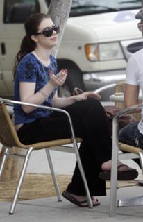 Michelle Trachtenberg feet photo thumbnail