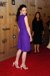 Michelle Trachtenberg feet photo thumbnail