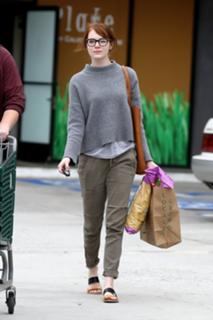 Emma Stone feet photo thumbnail