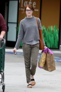 Emma Stone feet photo thumbnail