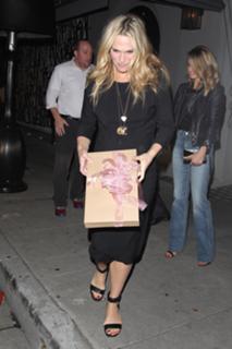 Molly Sims feet photo thumbnail