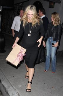 Molly Sims feet photo thumbnail