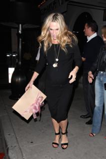 Molly Sims feet photo thumbnail