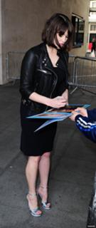 Gemma Arterton feet photo thumbnail