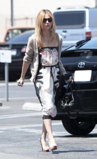 Sarah Michelle Gellar feet photo thumbnail
