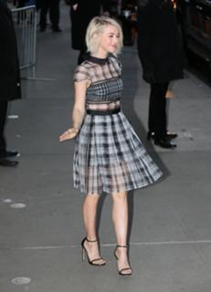 Julianne Hough feet photo thumbnail