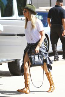 Ashley Tisdale feet photo thumbnail