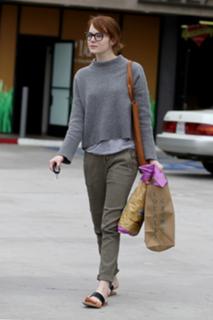 Emma Stone feet photo thumbnail