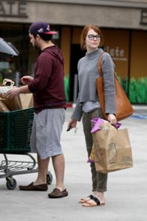 Emma Stone feet photo thumbnail