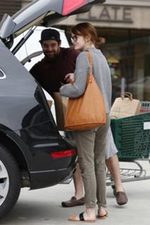 Emma Stone feet photo thumbnail