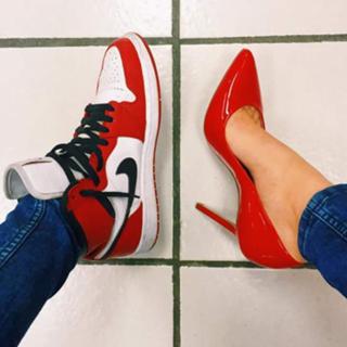 Valentina Vignali feet photo thumbnail