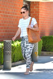 Minka Kelly feet photo thumbnail