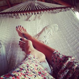 Brooke Burke feet photo thumbnail