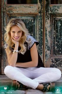Luisana Lopilato feet photo thumbnail
