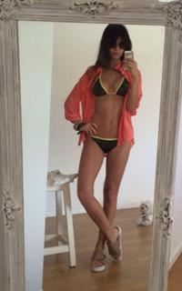 Zaira Nara feet photo thumbnail