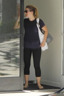 Drew Barrymore feet photo thumbnail