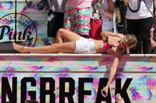 Gigi Hadid feet photo thumbnail