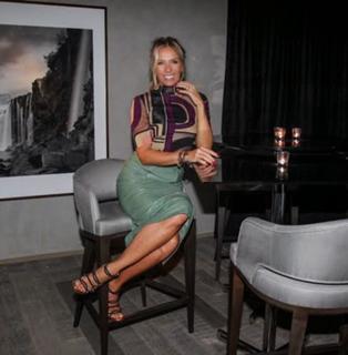 Adriane Galisteu feet photo thumbnail
