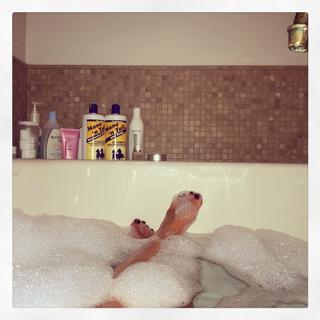 Jessie James Decker feet photo thumbnail