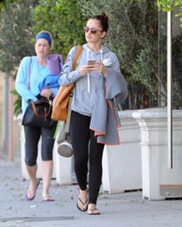 Minka Kelly feet photo thumbnail