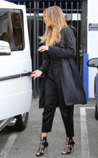 Khloé Kardashian feet photo thumbnail