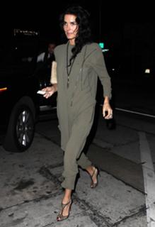 Angie Harmon feet photo thumbnail