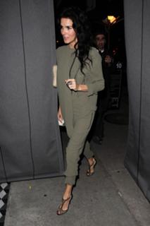 Angie Harmon feet photo thumbnail