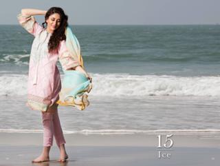 Kareena Kapoor feet photo thumbnail