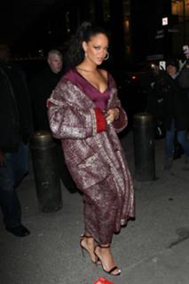 Rihanna feet photo thumbnail