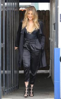 Khloé Kardashian feet photo thumbnail