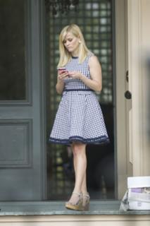 Reese Witherspoon feet photo thumbnail