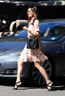 Emmy Rossum feet photo thumbnail