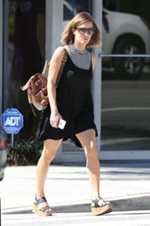 Caroline Flack feet photo thumbnail