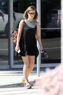 Caroline Flack feet photo thumbnail