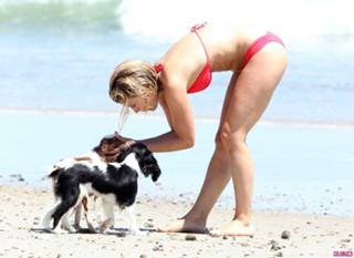 Julianne Hough feet photo thumbnail