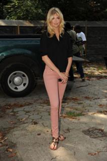 Kate Upton feet photo thumbnail