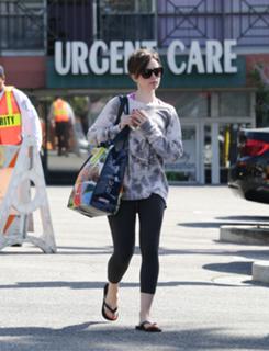 Lily Collins feet photo thumbnail