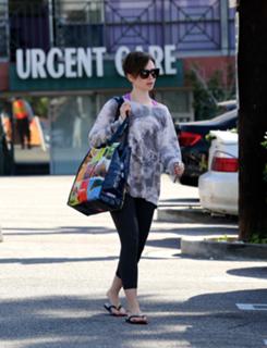 Lily Collins feet photo thumbnail