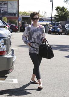 Lily Collins feet photo thumbnail