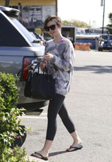 Lily Collins feet photo thumbnail