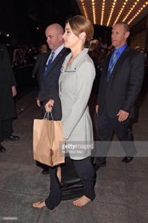 Shailene Woodley feet photo thumbnail