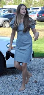 Shailene Woodley feet photo thumbnail