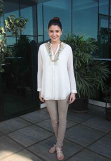 Anushka Sharma feet photo thumbnail