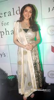 Madhuri Dixit feet photo thumbnail
