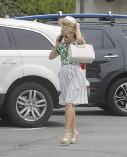 Reese Witherspoon feet photo thumbnail